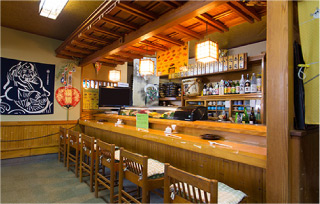 朝日寿司のカウンター席